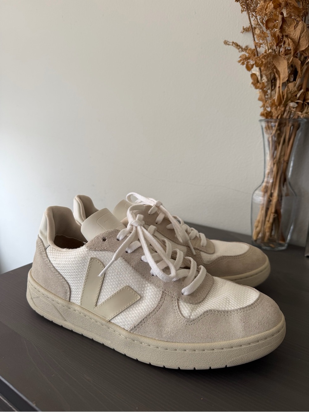 Veja V-12 Leather White Dune